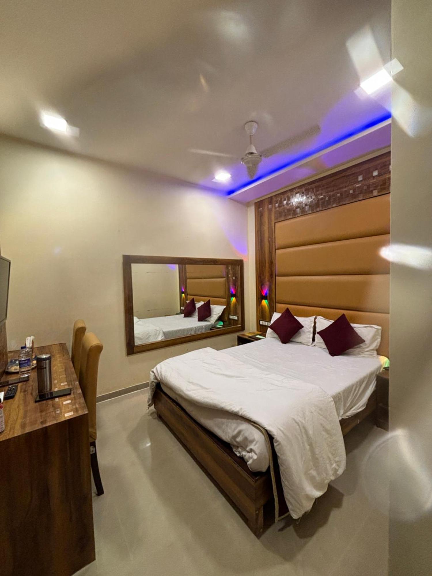 Hotel Blue Wellington - Near Mumbai Airport Εξωτερικό φωτογραφία