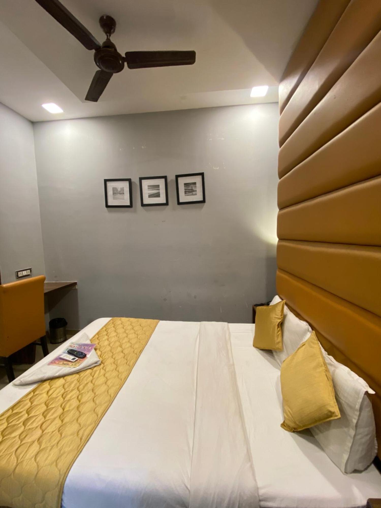 Hotel Blue Wellington - Near Mumbai Airport Εξωτερικό φωτογραφία