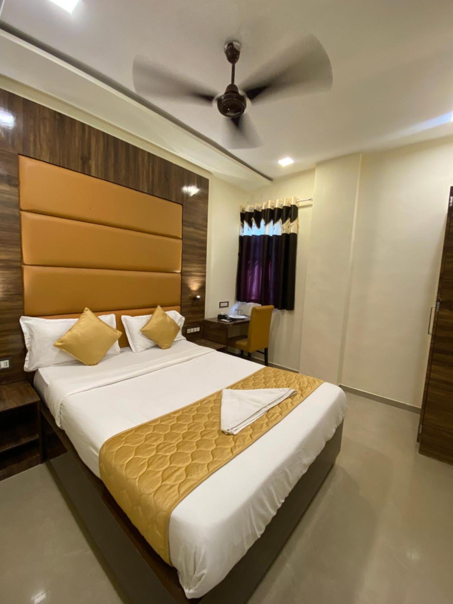 Hotel Blue Wellington - Near Mumbai Airport Εξωτερικό φωτογραφία