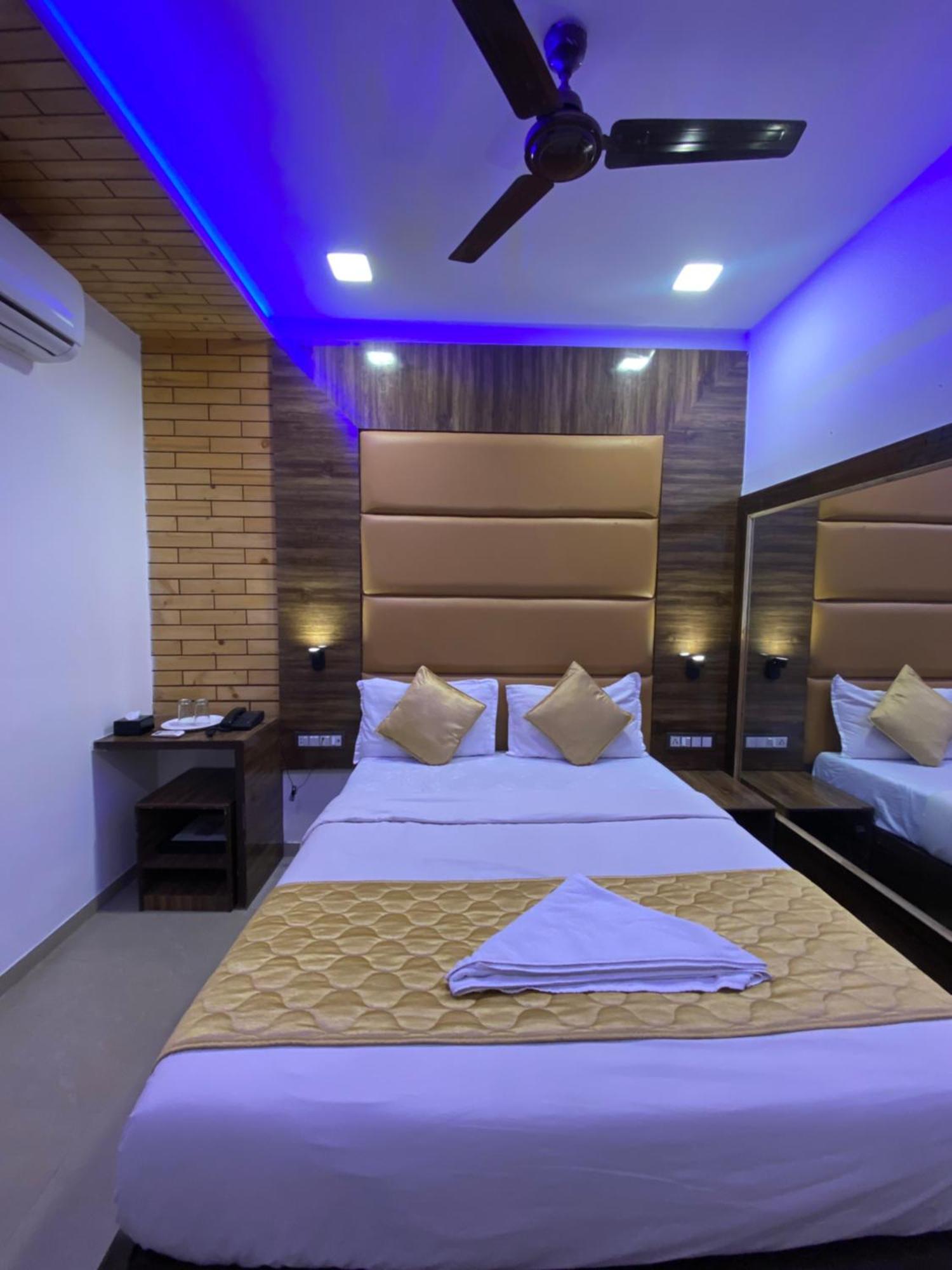 Hotel Blue Wellington - Near Mumbai Airport Εξωτερικό φωτογραφία